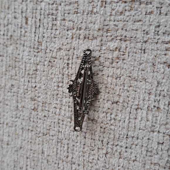 Assorted Brooch Pin Collection - Picture 8 of 16